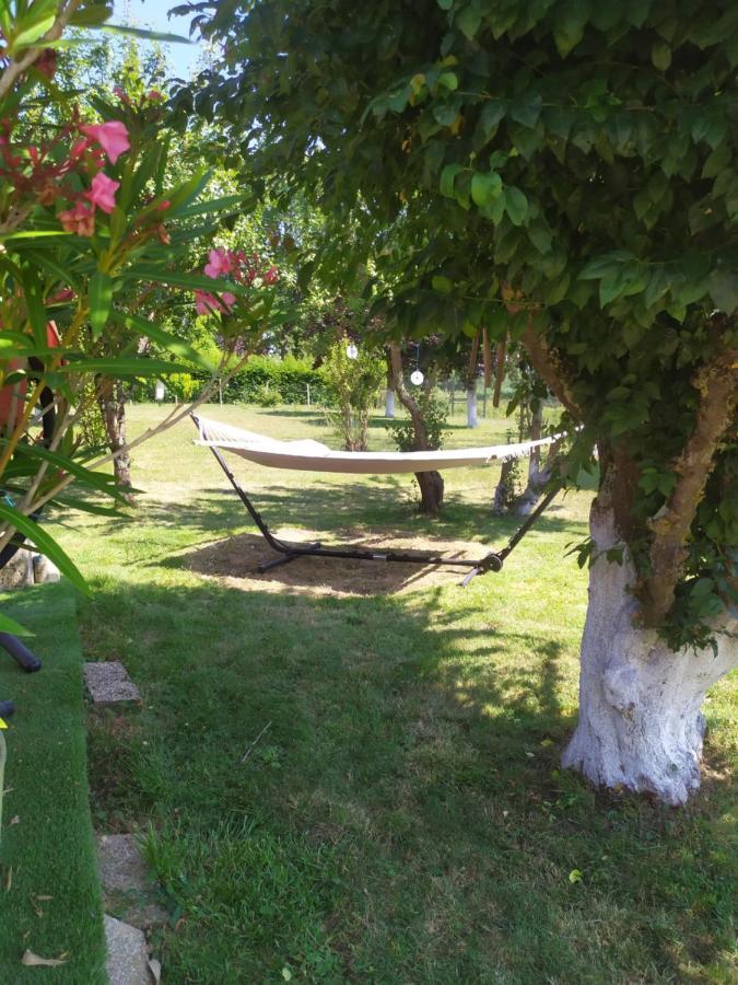 Un Coin De Paradis Bed & Breakfast Bauge-en-Anjou Bagian luar foto